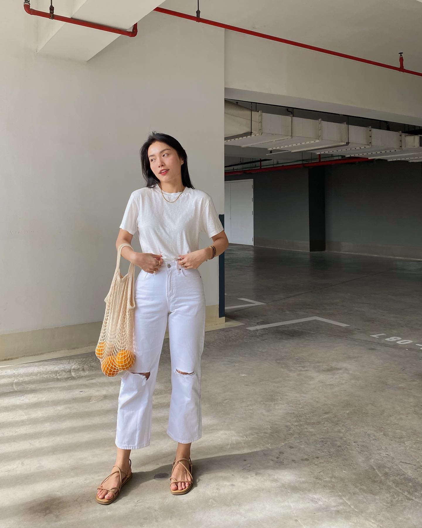 Mỹ nhân Việt thường phối sandal với 4 kiểu trang phục để càng thêm trẻ trung, tôn dáng-7