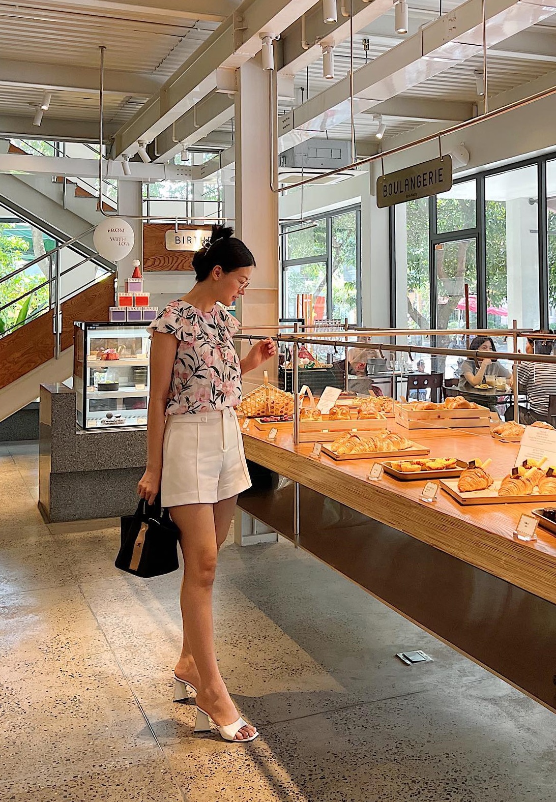 Mỹ nhân Việt thường phối sandal với 4 kiểu trang phục để càng thêm trẻ trung, tôn dáng-12