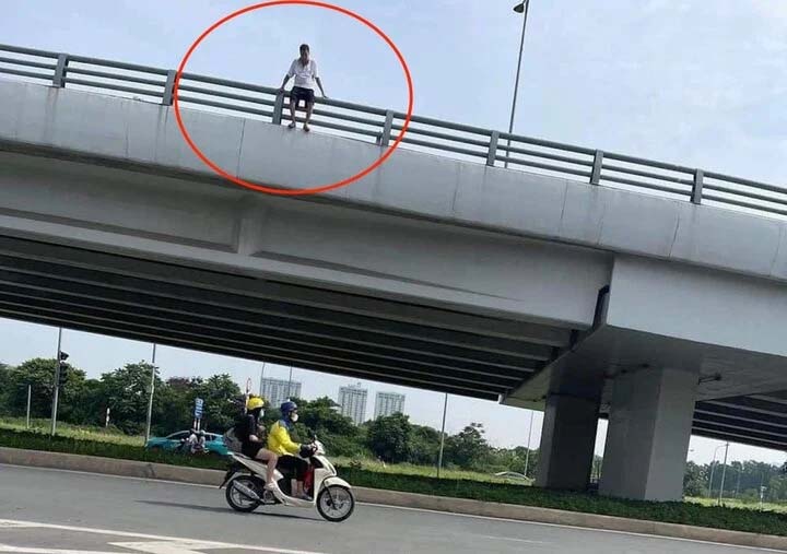 Người đàn ông Hà Nội nhảy cầu vượt tự tử-1