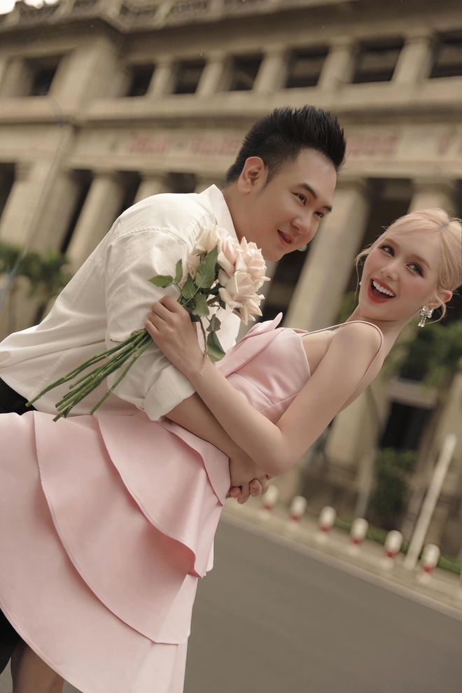 Đường tình hot girl 2k2 và ông chú đại gia hơn 13 tuổi: Váy cưới 28 tỷ, đẹp như cổ tích cũng không bằng cái nắm tay khi về già-10