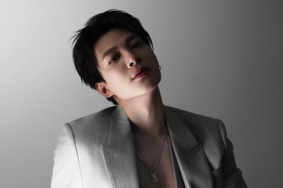 Anh Tú Atus khoe dáng