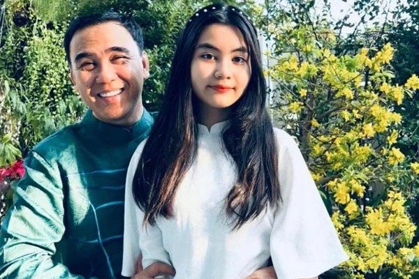 MC Quyền Linh: Tôi chẳng có gì trong tay còn vợ đã đi xe hơi nên không dám chở về-3