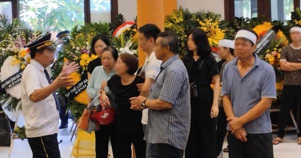 Người thân, bạn bè khóc nghẹn trong lễ tang 4 nạn nhân tử vong trong vụ cháy nhà ở Định Công Hạ-3