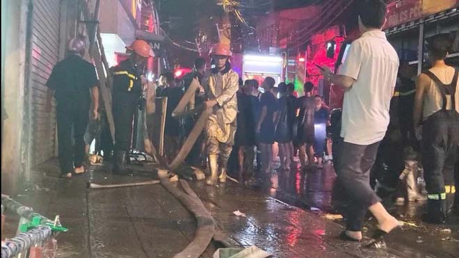 Vụ cháy khiến 4 người tử vong ở Định Công Hạ: Cảnh sát cứu hỏa kể nỗi ám ảnh khi tiếp cận hiện trường-2