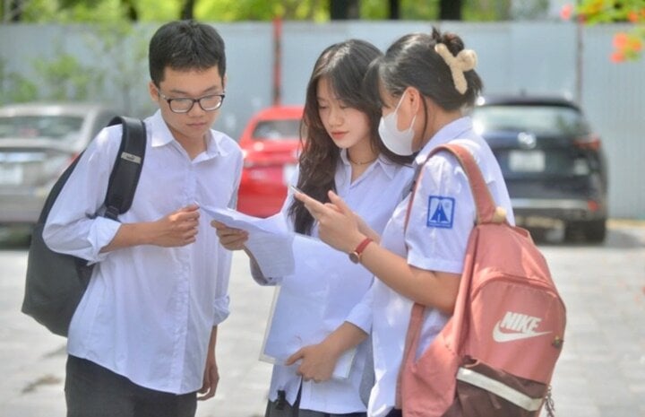 Không chờ điểm thi lớp 10, nhiều gia đình rốt ráo tìm phương án dự phòng cho con-1