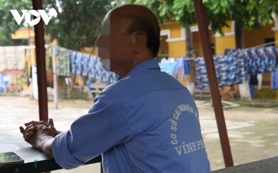 Éo le con đường sa vào ma túy của người cao tuổi-2