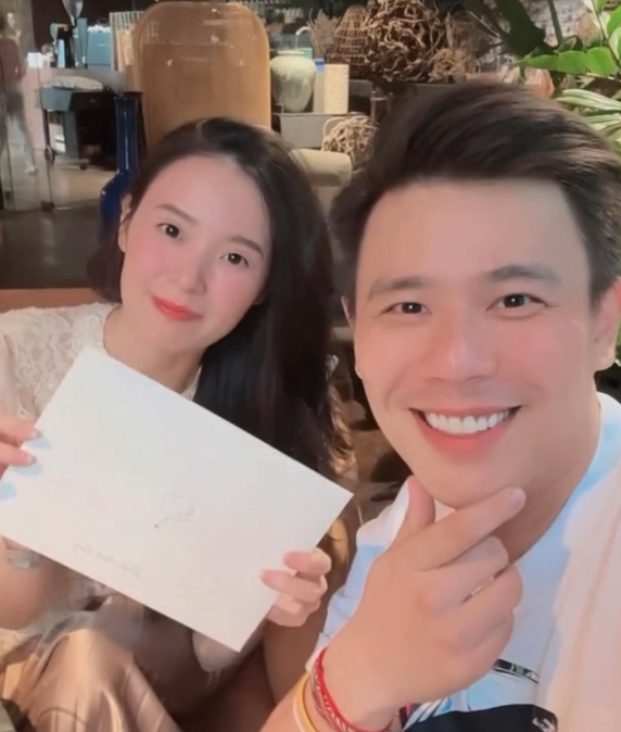 Thông tin hiếm lễ ăn hỏi của Midu, đã đặt may riêng tới 40 bộ áo dài-4