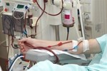 Nam sinh 21 tuổi phải lọc máu cấp cứu do thận hư: Bác sĩ thốt lên 'sức chịu đựng phi thường'