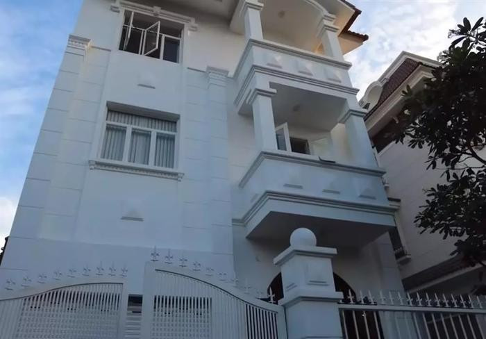 Công khai ly hôn streamer giàu nhất Việt Nam, dời biệt thự bạc tỷ Xoài Non hiện sống ra sao?-4