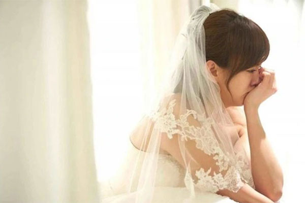 Chồng quên chiếc áo trong cốp xe, sự thật khiến vợ khóc nghẹn-2