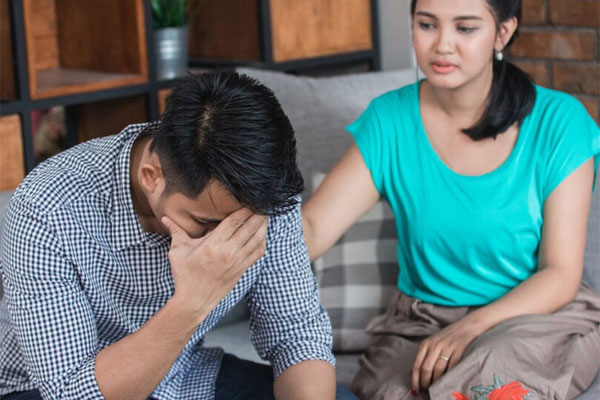 Tiễn cháu đi du học, tôi sốc nặng khi tình cờ bắt gặp hành động của chồng ở sân bay-2