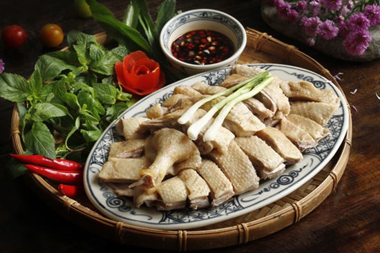 Luộc vịt cho thêm thứ đồ uống quen thuộc này, thịt mềm mọng, thơm lừng khó cưỡng