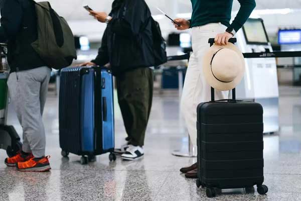 Video: Động cơ máy bay MH199 đột ngột tóe lửa trên không trung, cảnh tượng khiến hành khách rùng mình-2