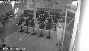 Quán cơm tấm Sà Bì Chưởng của Độ Mixi, PewPew và Xemesis bị trộm đột nhập, cuỗm sạch tiền và điện thoại giữa đêm-2