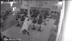 Quán cơm tấm Sà Bì Chưởng của Độ Mixi, PewPew và Xemesis bị trộm đột nhập, cuỗm sạch tiền và điện thoại giữa đêm-3