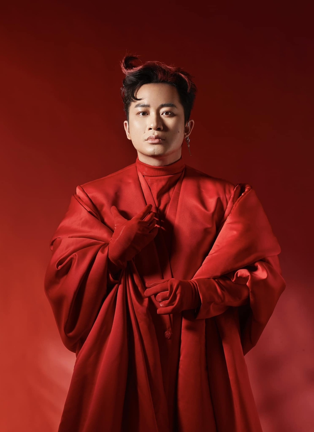 Cuộc sống hạnh phúc của ca sĩ Tùng Dương bên bà xã xinh đẹp, yêu chồng, thông tuệ và tầm vóc hơn-1