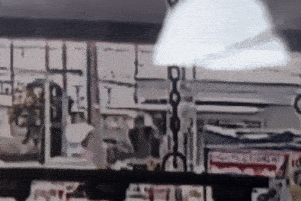 Clip: Nổ lốp, ô tô bay lên không trung như phim hành động