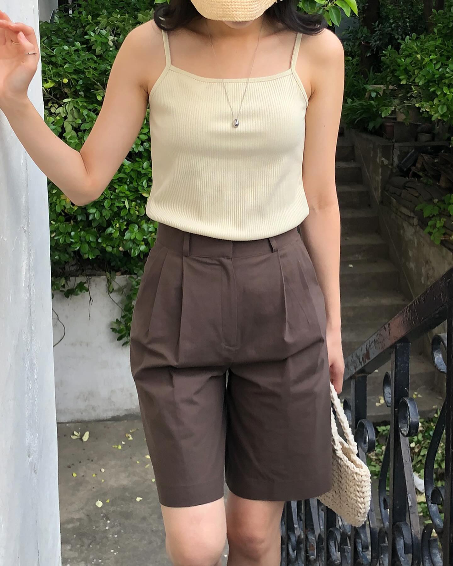 5 mẫu quần short giúp chân thon thả hơn, phù hợp để diện xuống phố lẫn đi du lịch-11