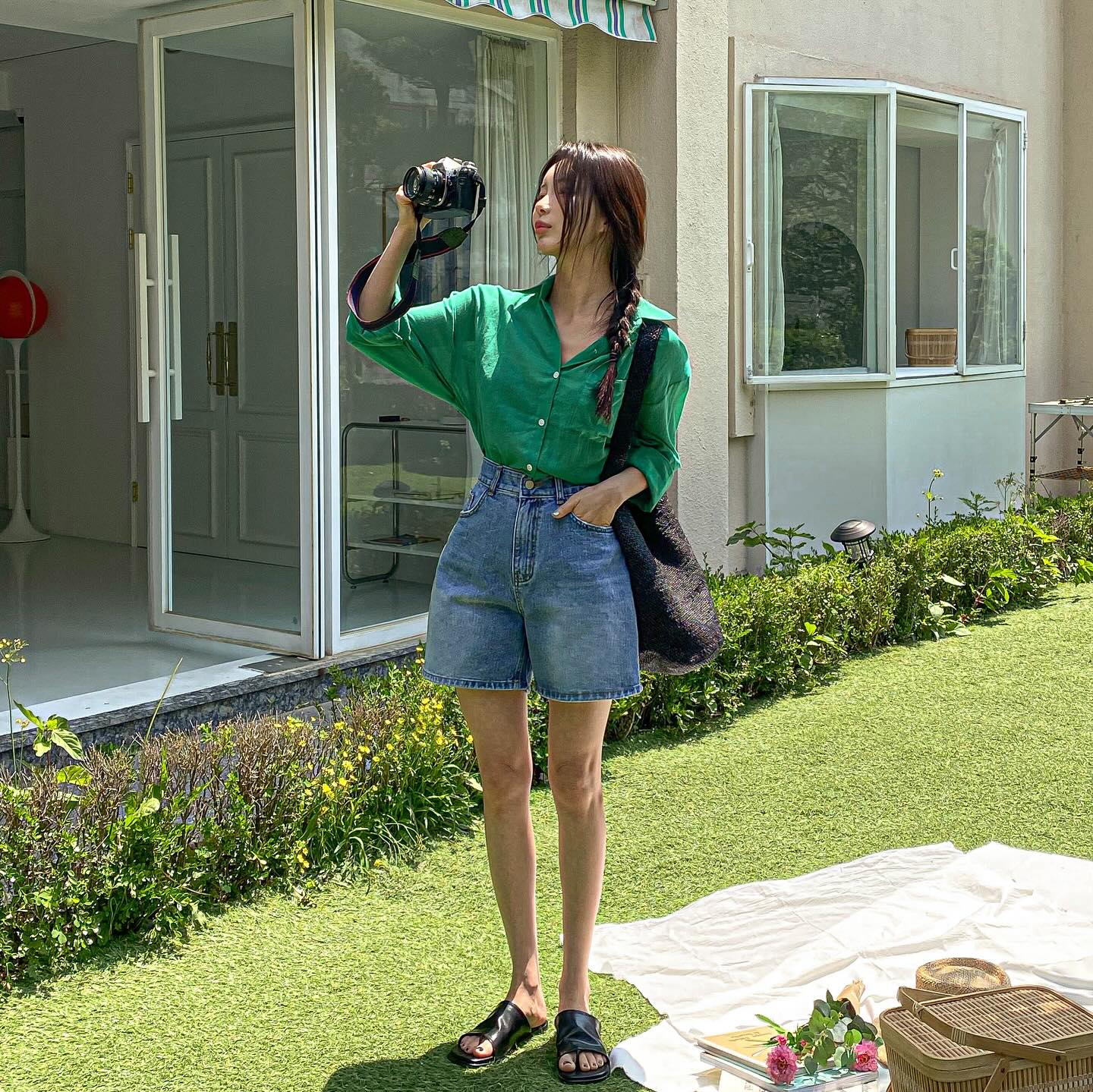 5 mẫu quần short giúp chân thon thả hơn, phù hợp để diện xuống phố lẫn đi du lịch-13