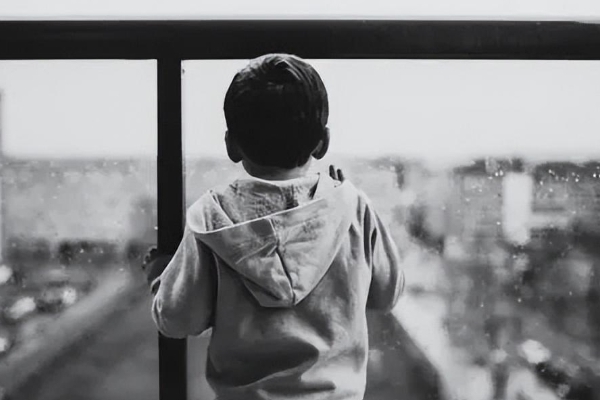 Giao bài tập vẽ gia đình của em cho học sinh, xem bức tranh cô giáo lập tức gọi điện cho phụ huynh-8