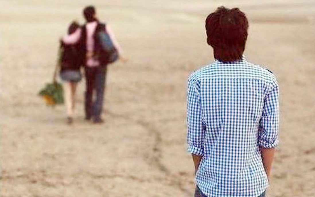 Sốc khi cô gái mình yêu đi cùng chàng trai khác-1