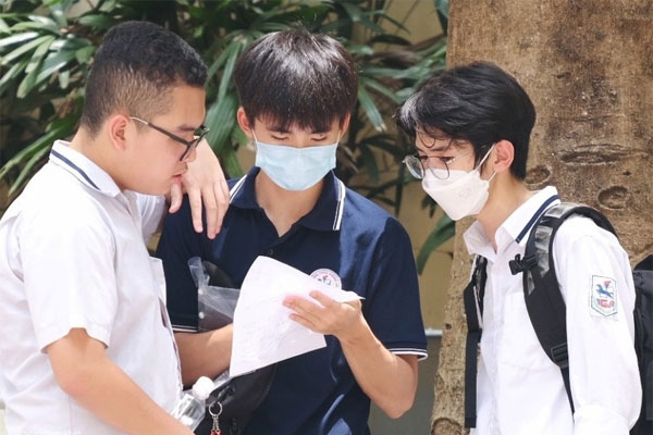 Chấm thi vào lớp 10 ở Hà Nội: Xuất hiện nhiều bài thi điểm 10 môn Toán-2