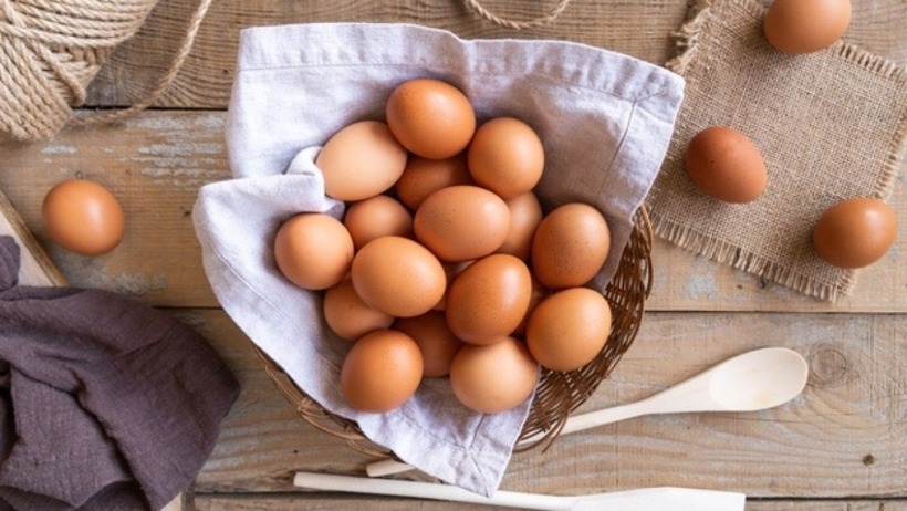 Thấy trứng có 5 dấu hiệu này tuyệt đối không mua kẻo tiền mất tật mang-1