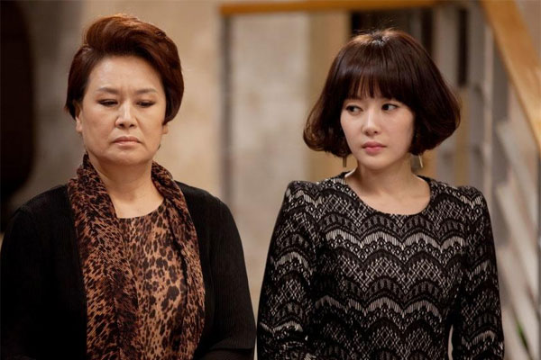 Mẹ chồng cũ bất ngờ tới dự đám cưới, tôi bật khóc trước món quà của bà-2