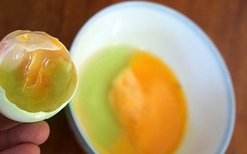 Thấy trứng có 5 dấu hiệu này tuyệt ᵭṓi khȏng mua kẻo tiḕn mất tật mang-2