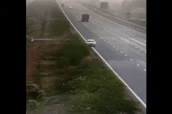 Clip: Ô tô lật nhào trên đường cao tốc khiến 6 người thương vong