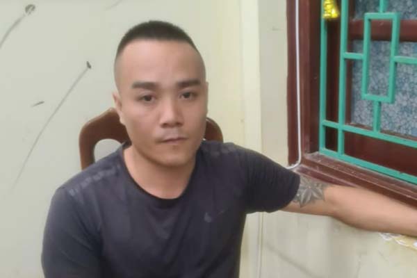 Vụ thảm sát cả gia đình em họ: Đại úy công an lao nhanh như cắt từ phía sau, quật ngã nghi phạm-2