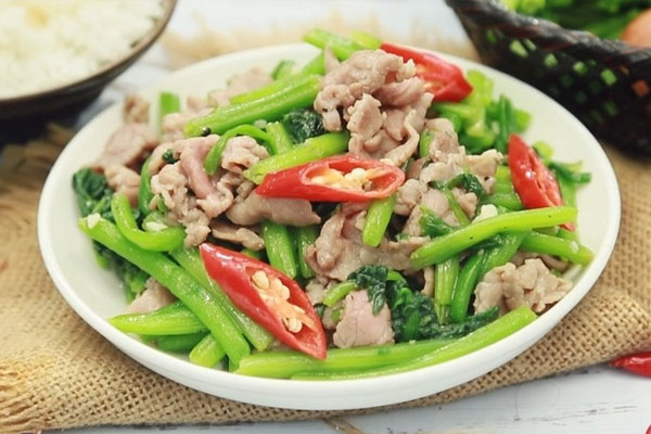 Cách làm thịt bò xào rau bí ngon, đơn giản tại nhà-2