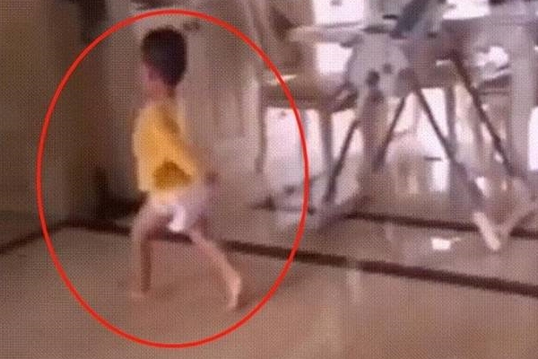 Con gái Mạnh Trường đập heo tổ chức sinh nhật cho mẹ, nhìn số tiền ai cũng bất ngờ-11