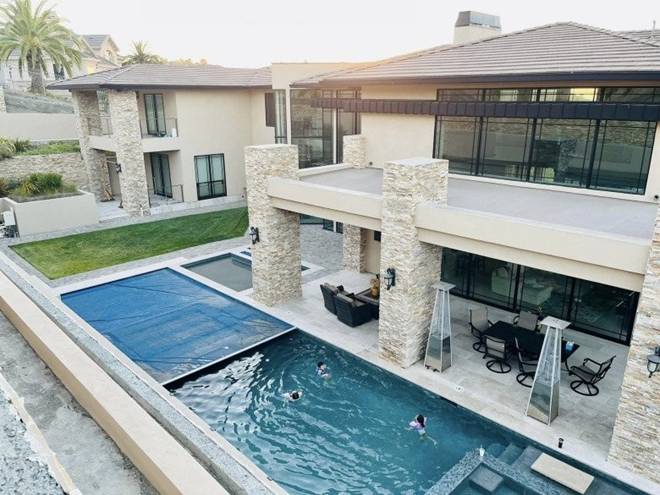 Biệt thự xa hoa 4.000 m2 của vợ cũ Đan Trường: Có bể bơi xanh mát, vườn hoa trước nhà đẹp nao lòng-3