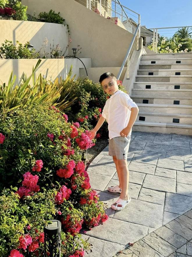 Biệt thự xa hoa 4.000 m2 của vợ cũ Đan Trường: Có bể bơi xanh mát, vườn hoa trước nhà đẹp nao lòng-6