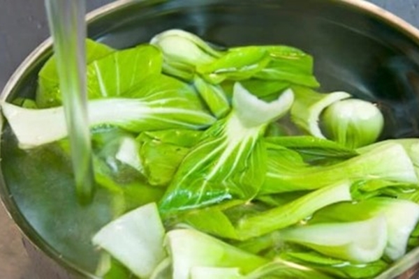 Ngâm tỏi với giấm, làm cách này, đảm bảo tỏi trắng giòn, hấp dẫn-2