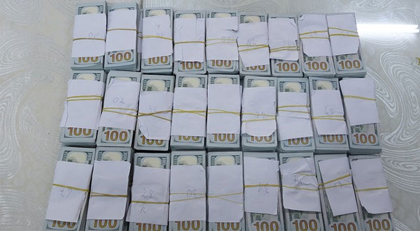 Tạm giam 3 đối tượng trong vụ vận chuyển trái phép nửa triệu USD qua biên giới-4