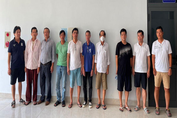 Bắt 8 người trong ngôi nhà có dấu hiệu bất thường-2