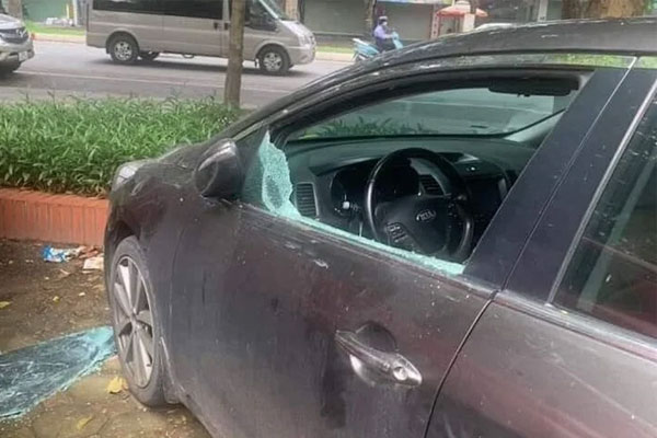 Danh tính kẻ đập vỡ kính 9 ô tô đỗ trong khu đô thị ở Hà Nội-1