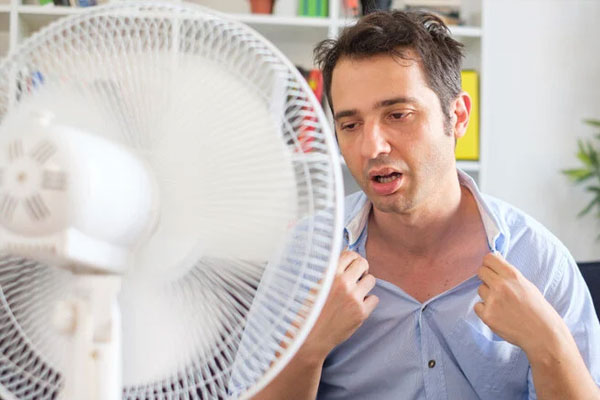 Tại sao ngày nắng nóng càng bật quạt to càng nóng bức?-1