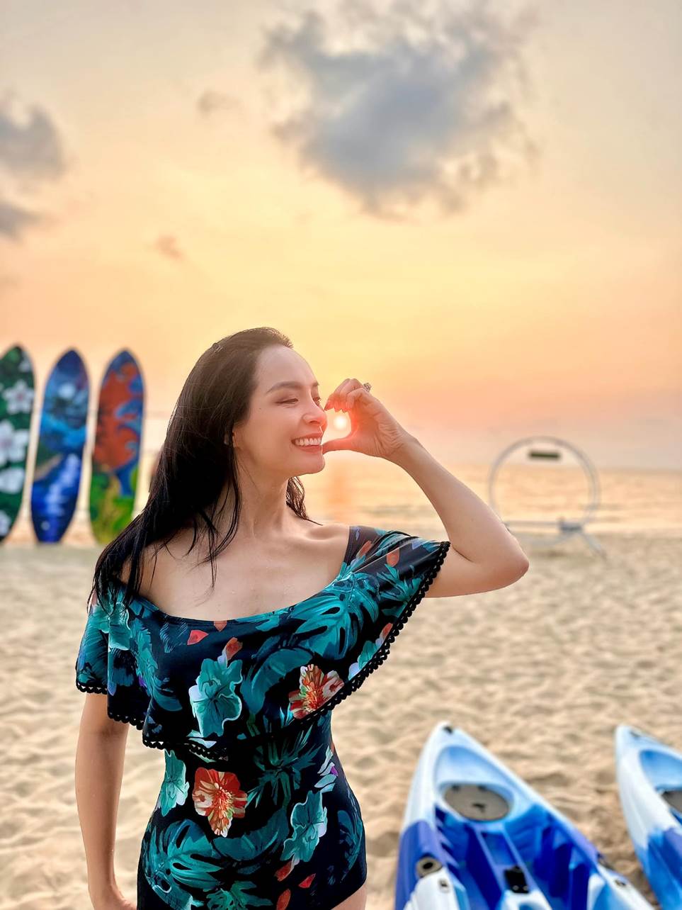 3 thế hệ nhà Thúy Hằng - Thúy Hạnh diện bikini, fan trầm trồ sắc vóc tuổi 70 của mẹ cựu người mẫu-8