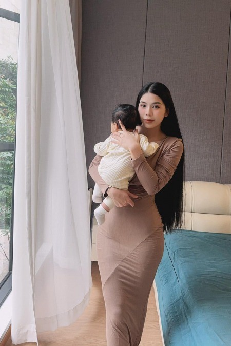 Nhan sắc của Hằng Du Mục: Từ mái tóc đến vóc dáng đều được lòng các chị em-7