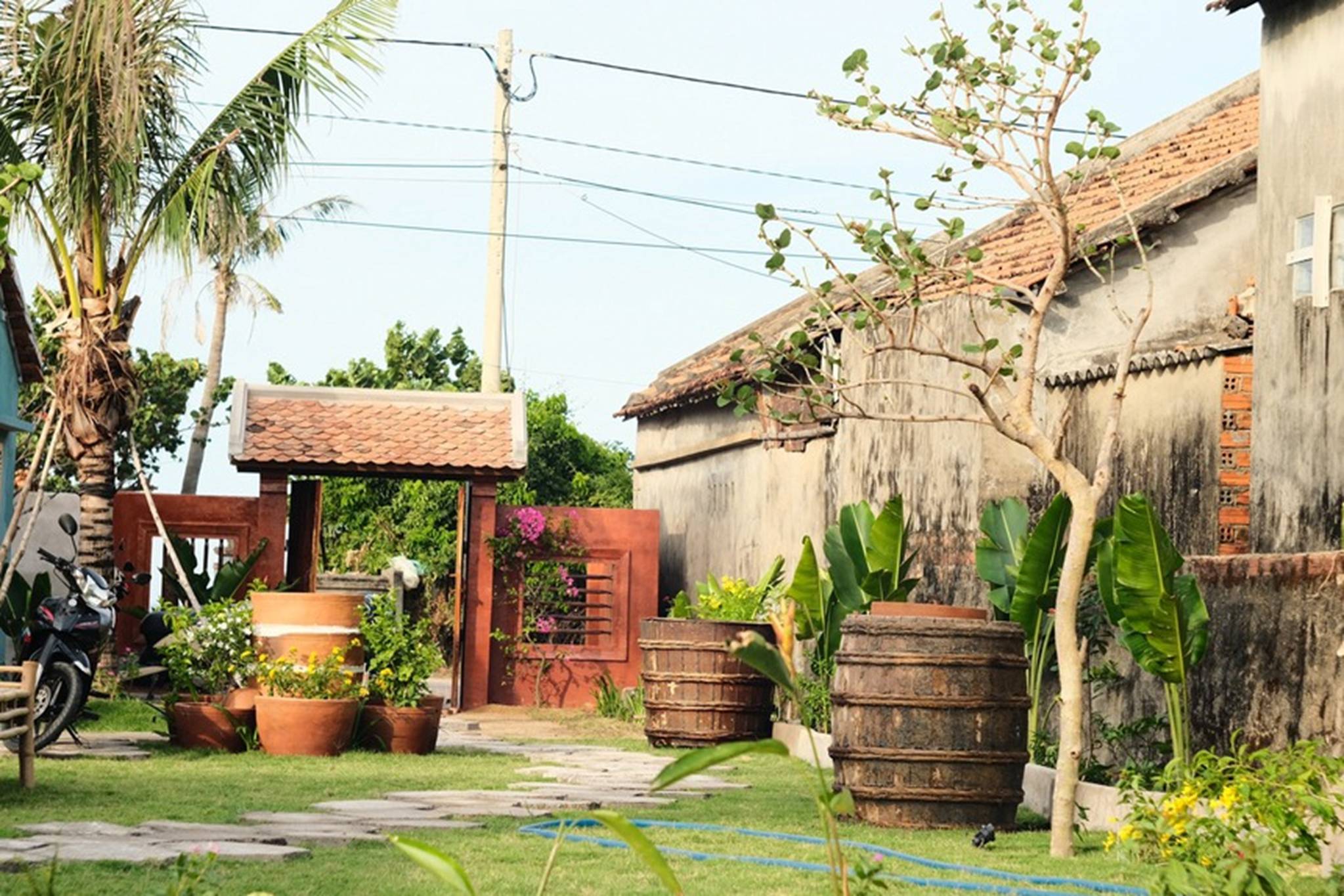 Ông bố xây nhà ven biển chỉ vì câu nói muốn nằm nghe tiếng sóng, ngắm sao trời của con gái-8