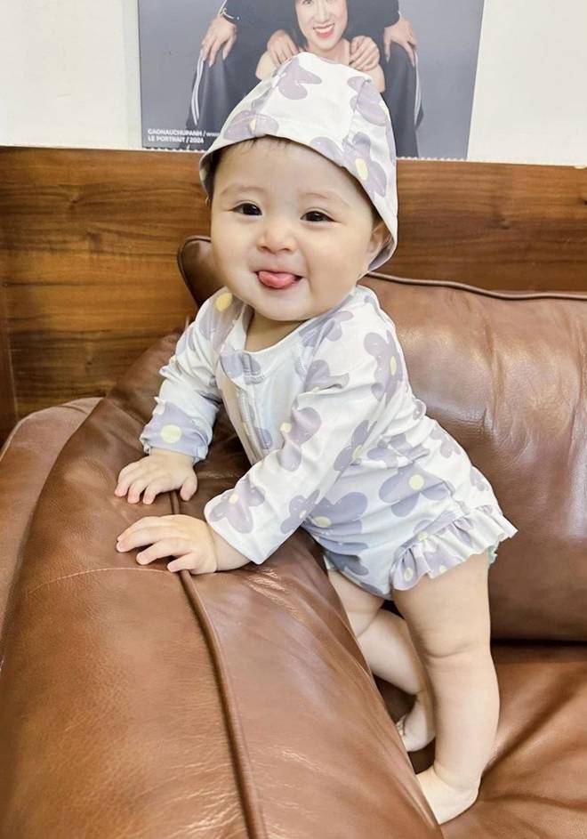 MC Hoàng Linh Chúng tôi là chiến sĩ” 10 năm mới có con với chồng, ái nữ 8 tháng có hàng lông mi trời ban”-8