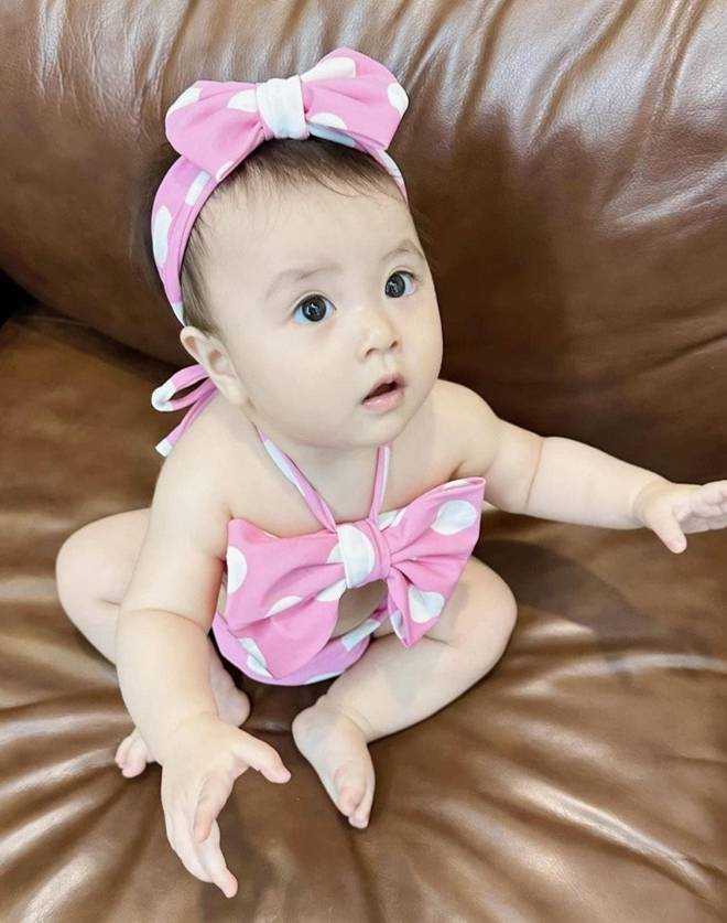 MC Hoàng Linh Chúng tôi là chiến sĩ” 10 năm mới có con với chồng, ái nữ 8 tháng có hàng lông mi trời ban”-9