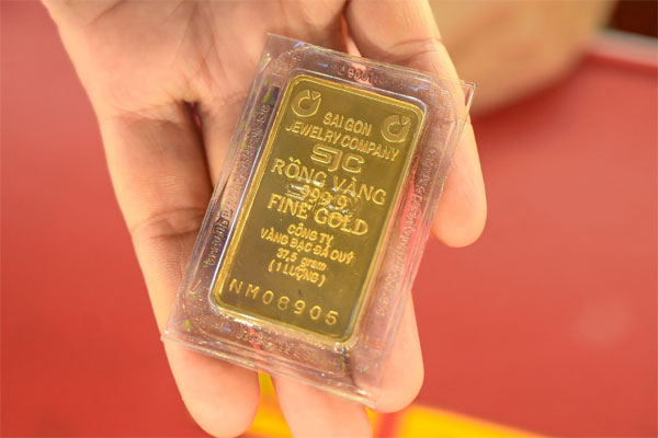 Giá vàng hôm nay 25/6/2024 tăng, nguy cơ bán tháo-2