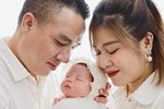 MC Hoàng Linh “Chúng tôi là chiến sĩ” 10 năm mới có con với chồng, ái nữ 8 tháng có hàng lông mi “trời ban”