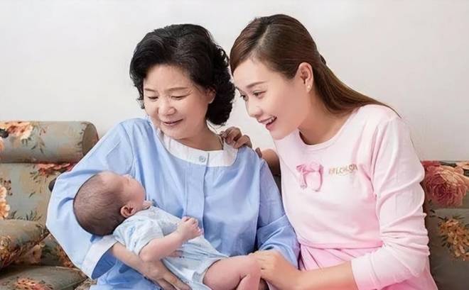 Mẹ bỉm sữa chi 100 triệu/ tháng thuê bảo mẫu chăm con, camera trong nhà ghi lại cảnh tượng kinh hoàng vào đêm khuya-4