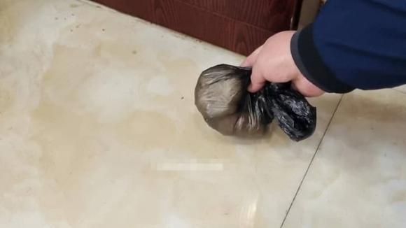 Lý do nhiều người bán cá hay sử dụng túi nylon màu đen-2