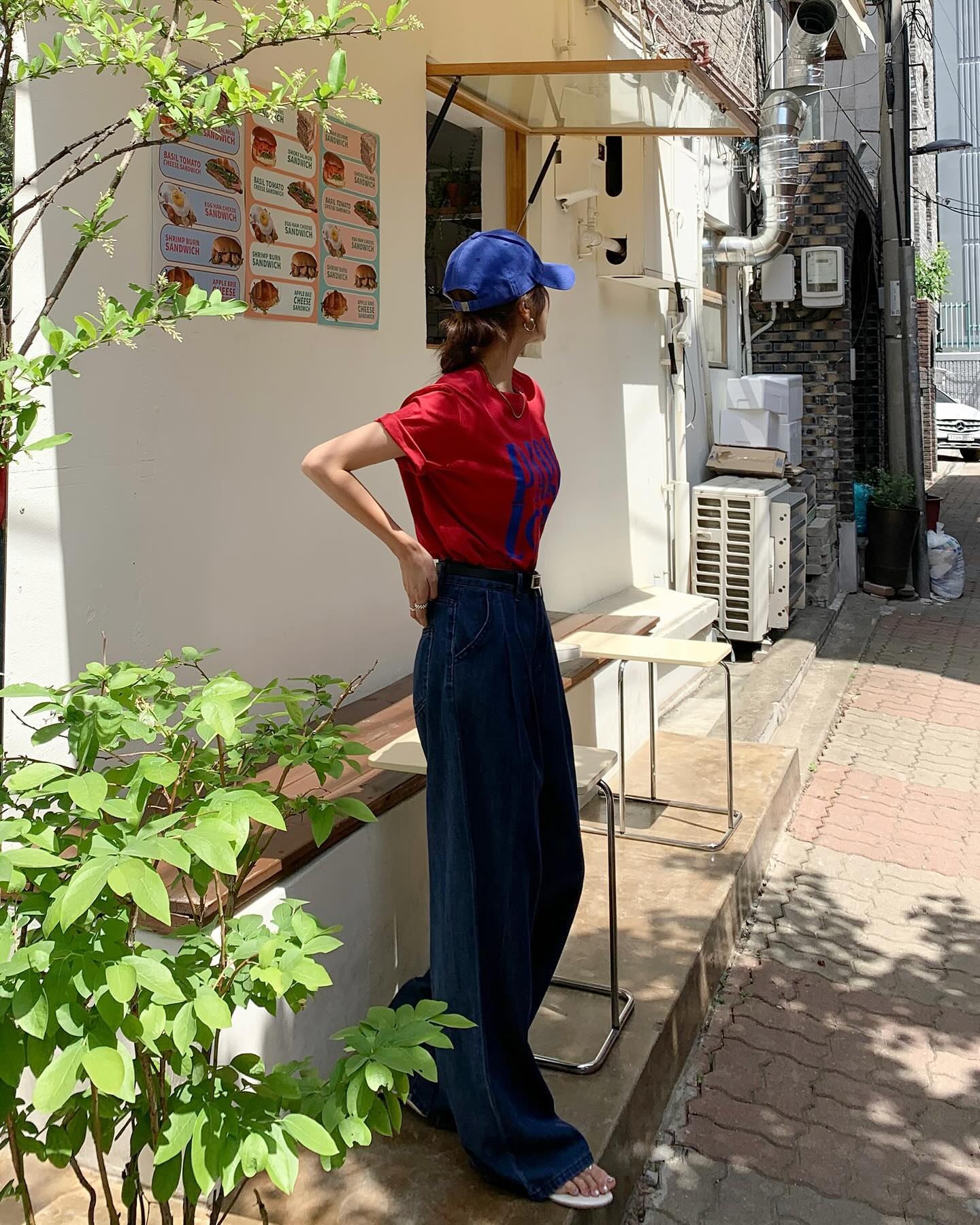 4 cách mặc quần ống rộng nhẹ mát, trẻ trung khi đi du lịch-1